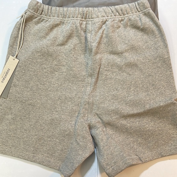 Fear of god essentials dark oatmeal sweatshorts ss22 - Picture 5 of 7